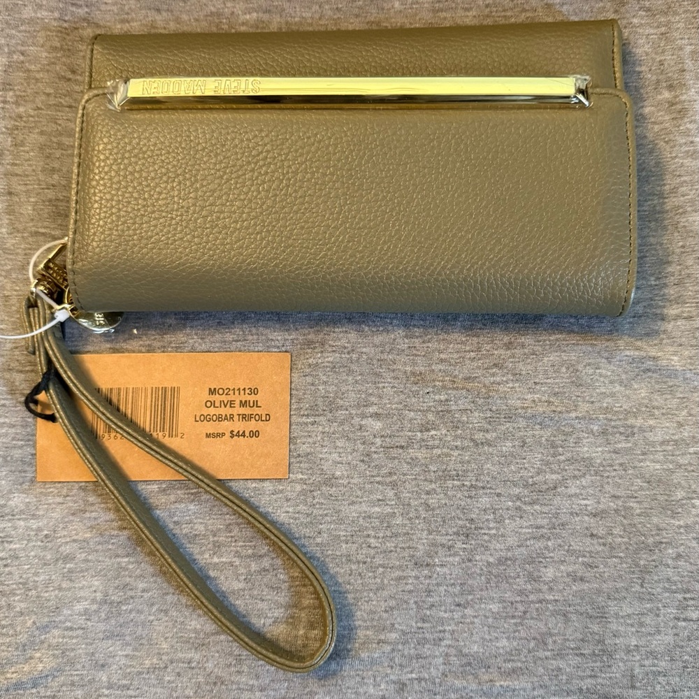 Steve Madden Olive Logobar Trifold Wallet ( approx 5x8 )